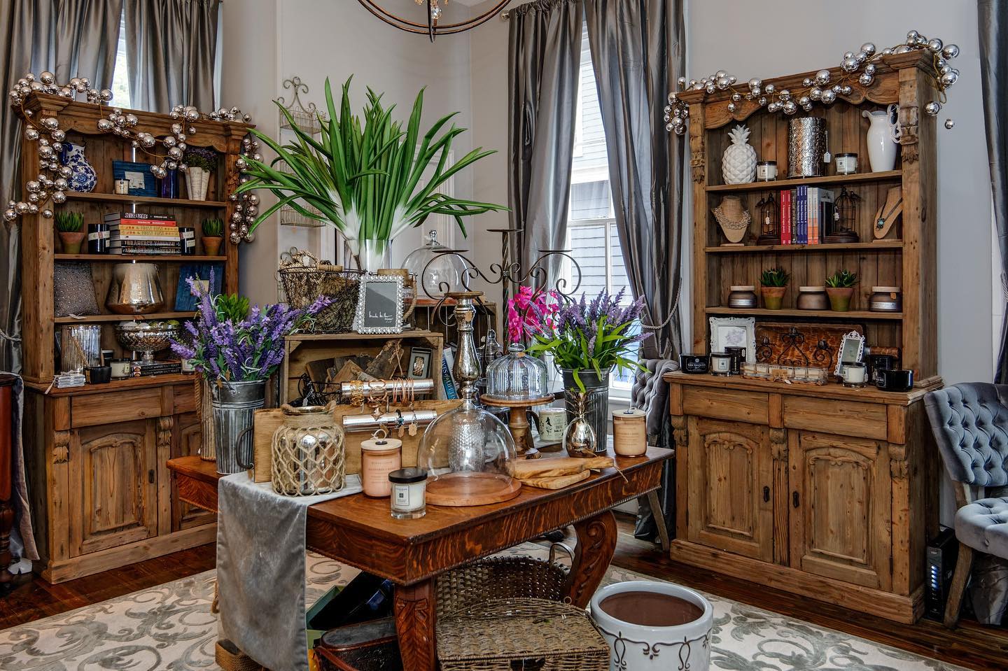 A curated selection of decor jewelry candles and more available in this quaint corner boutique in Pharos Inn open to guests of The Cape Collection 🛍️ Places to Stay New Jersey